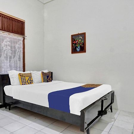 Oyo Life 90539 Taman Borobudur Guest House Syariah Blimbing  Kültér fotó