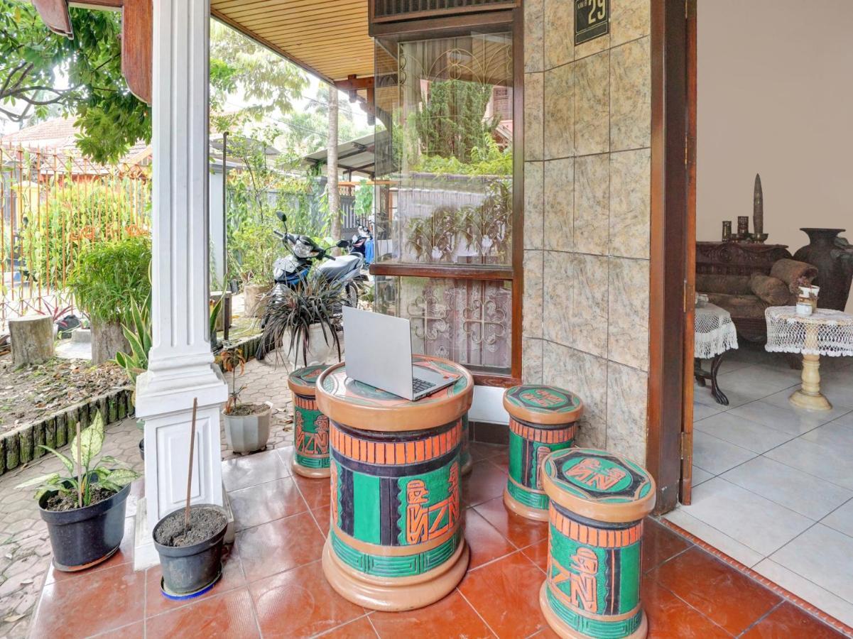 Oyo Life 90539 Taman Borobudur Guest House Syariah Blimbing  Kültér fotó