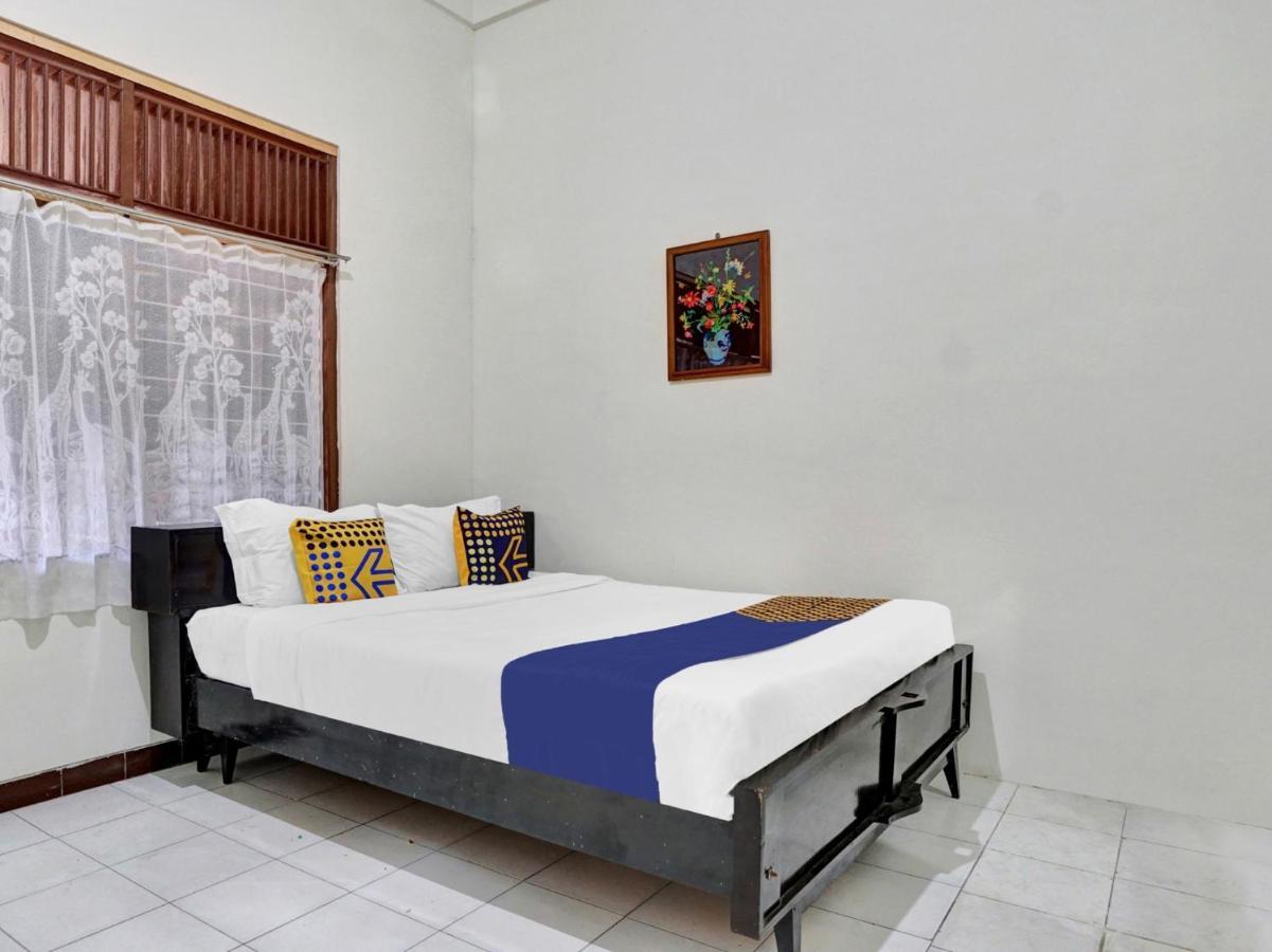 Oyo Life 90539 Taman Borobudur Guest House Syariah Blimbing  Kültér fotó