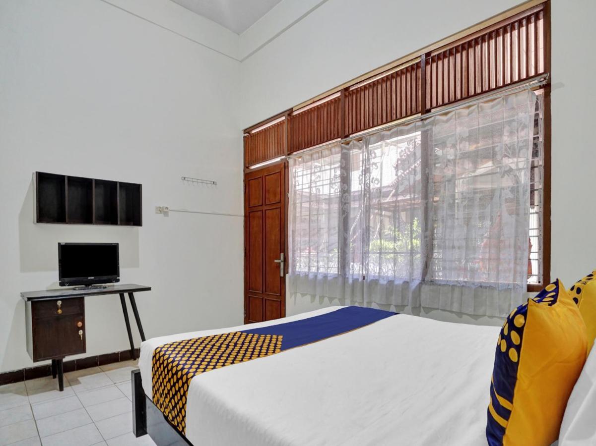 Oyo Life 90539 Taman Borobudur Guest House Syariah Blimbing  Kültér fotó
