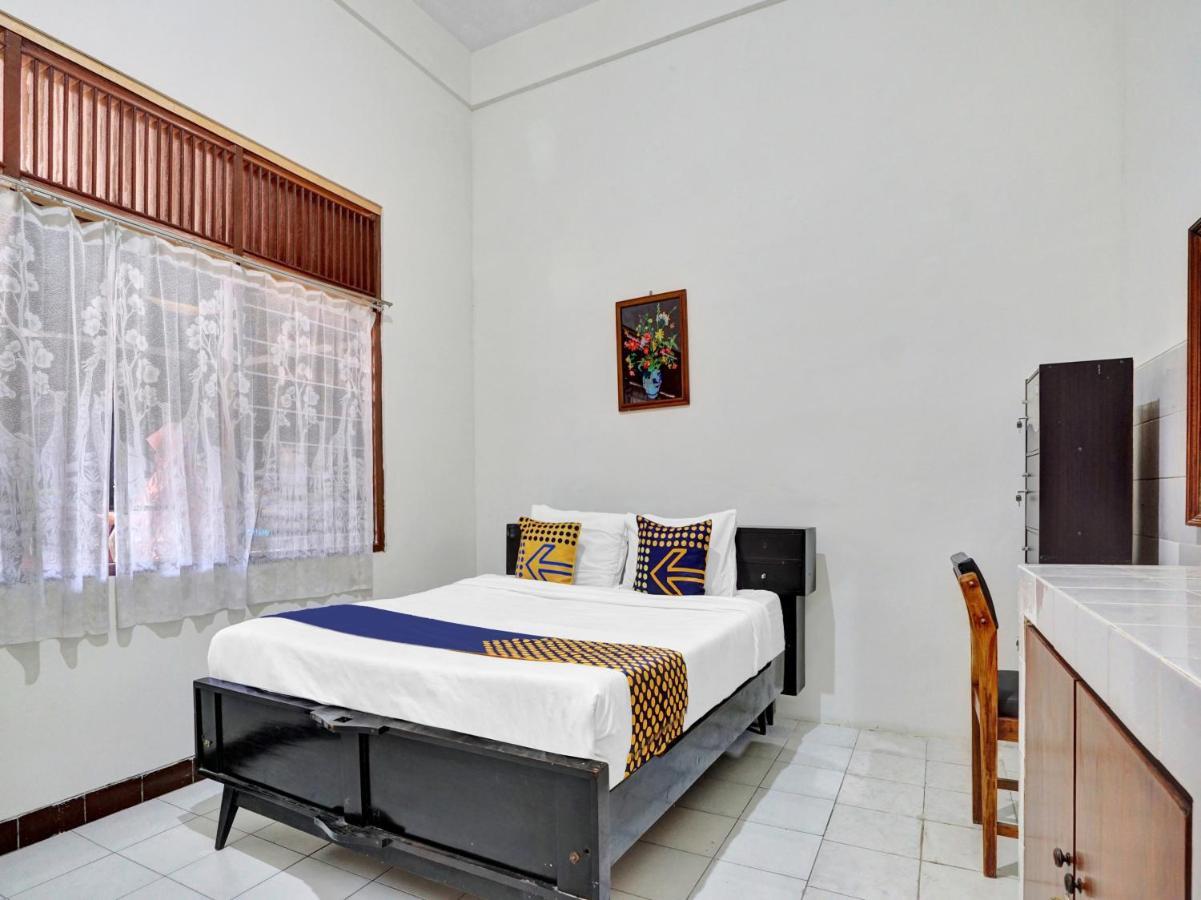 Oyo Life 90539 Taman Borobudur Guest House Syariah Blimbing  Kültér fotó