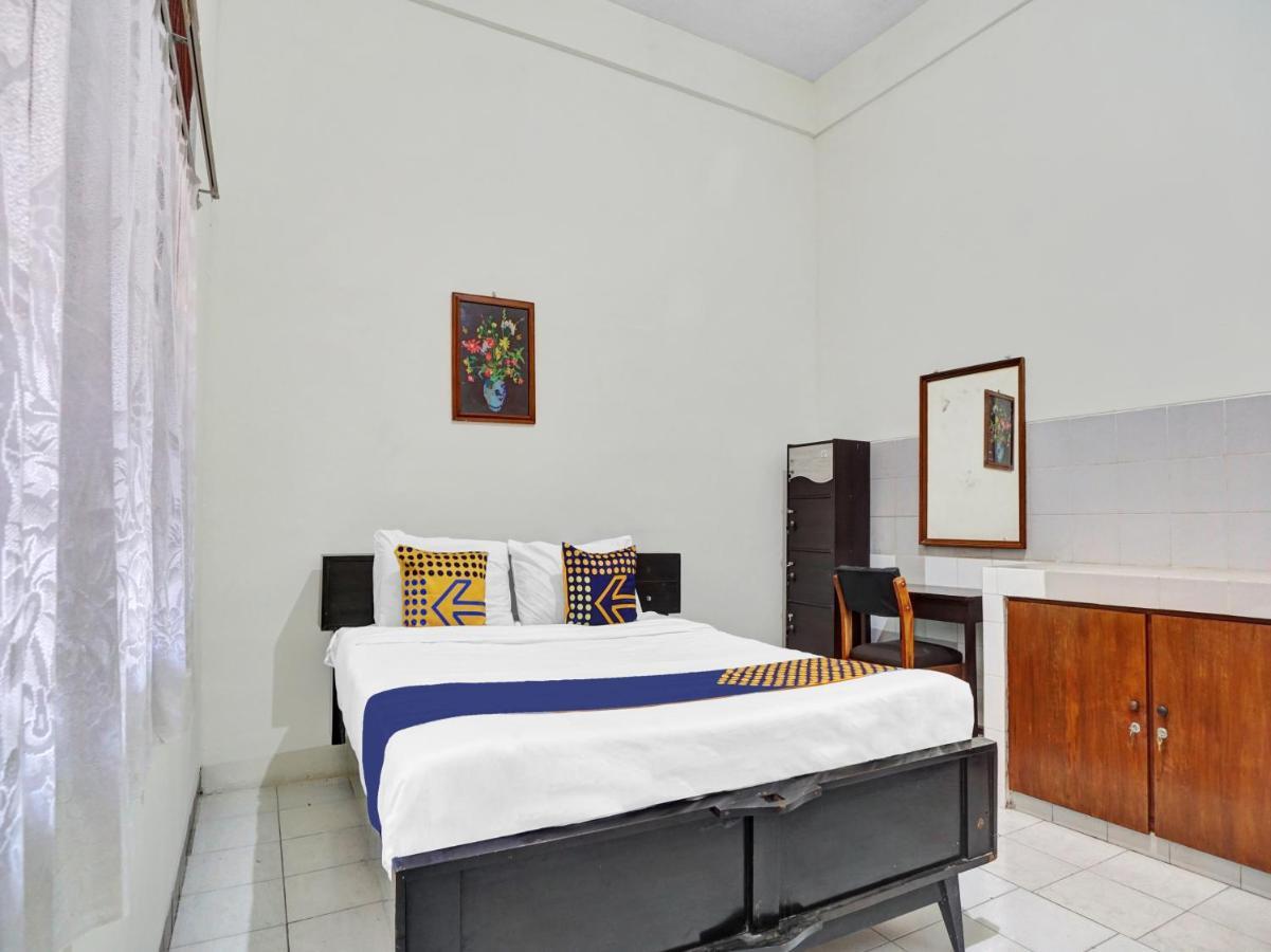 Oyo Life 90539 Taman Borobudur Guest House Syariah Blimbing  Kültér fotó