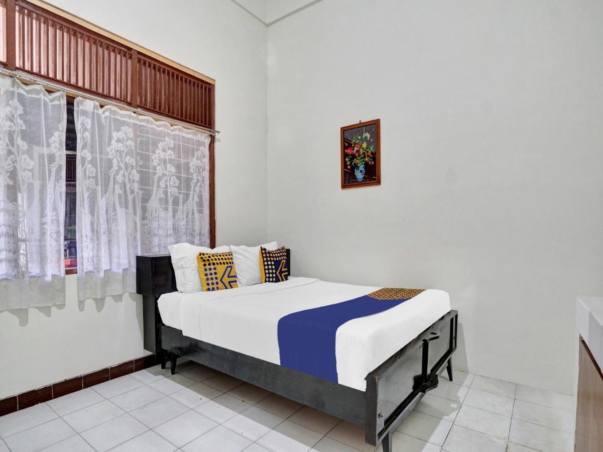 Oyo Life 90539 Taman Borobudur Guest House Syariah Blimbing  Kültér fotó