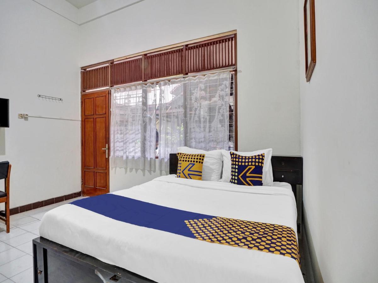 Oyo Life 90539 Taman Borobudur Guest House Syariah Blimbing  Kültér fotó