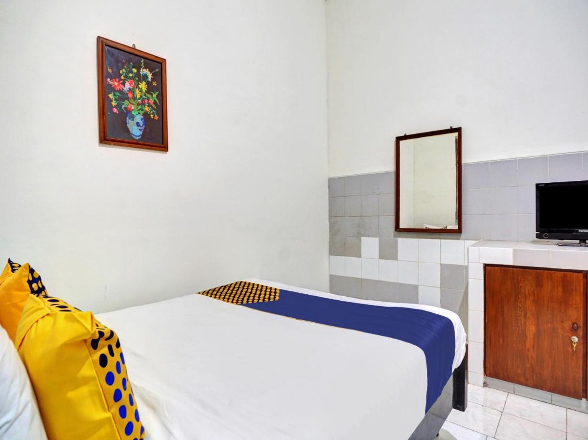 Oyo Life 90539 Taman Borobudur Guest House Syariah Blimbing  Kültér fotó